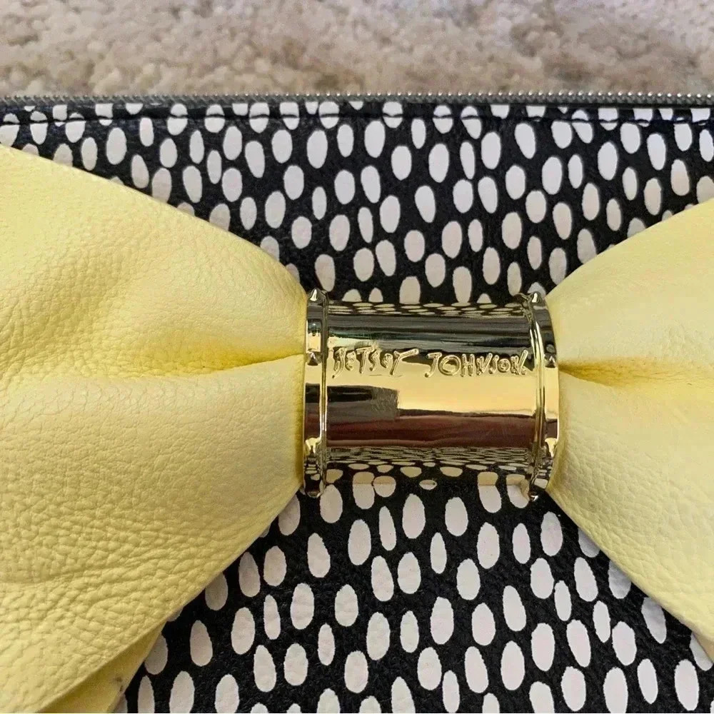 Betsey Johnson Faux Leather Large Bow Purse Handbag Crossbody Bag - Picture 4 of 12
